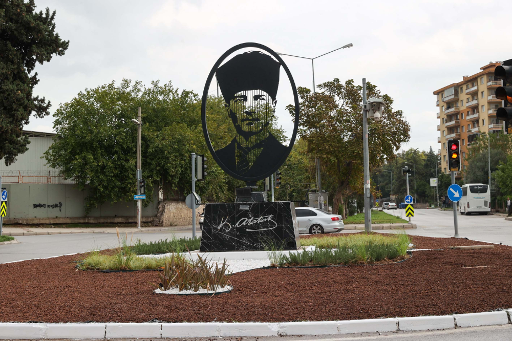 Buca’da park ve refüjlerde hummalı çalışma