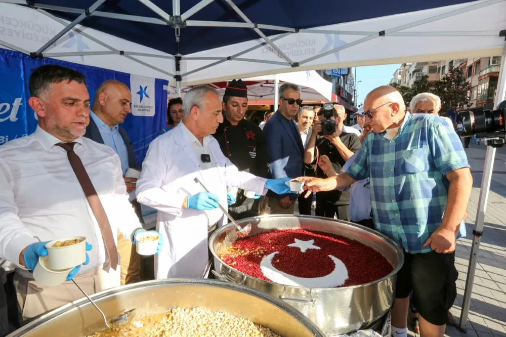 KÜÇÜKÇEKMECE BELEDİYESİ’NDEN BİNLERCE KİŞİYE AŞURE İKRAMI 