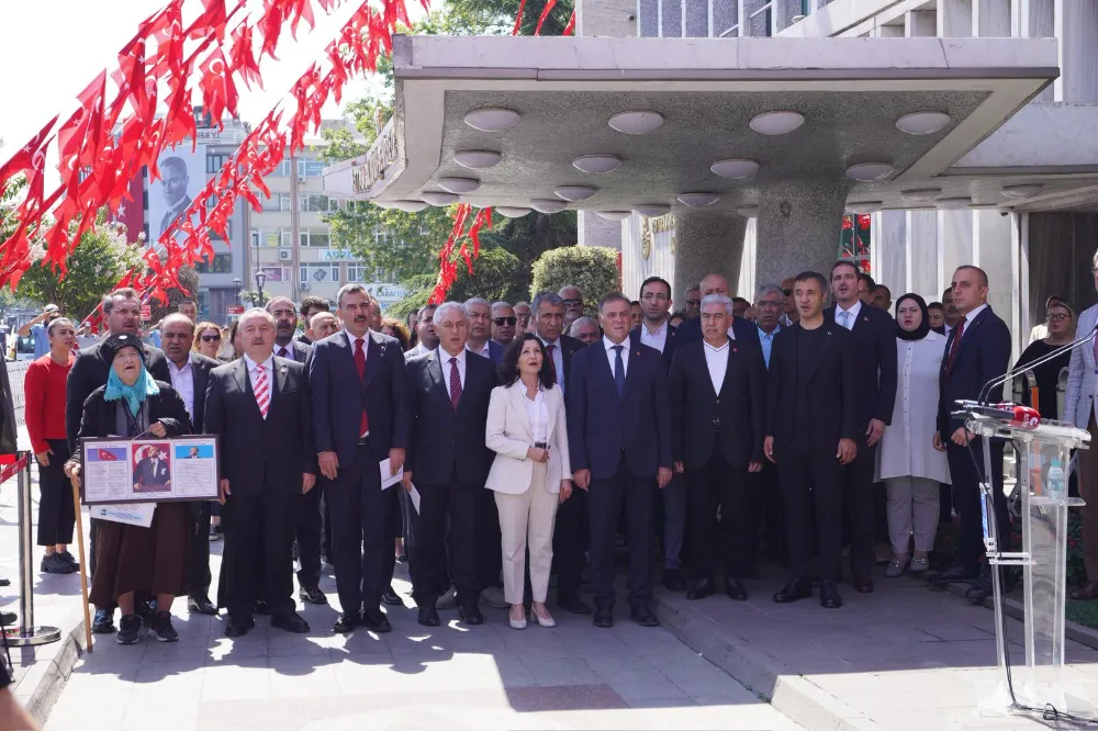 15 TEMMUZ ŞEHİTLERİ İBB ÖNÜNDE ANILDI